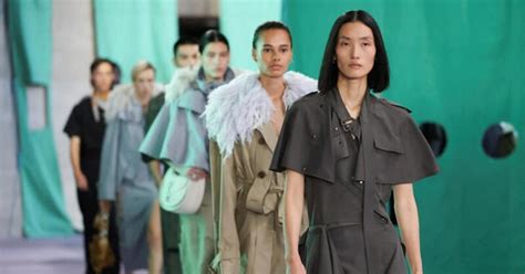 burberry to attract money|Burberry Puts Focus Back on Trench Coats in Turnaround Plan.